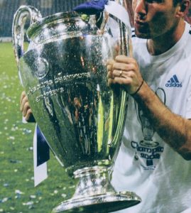 2002 Zklamání Leverkusenu ve finále Ligy mistrů proti Realu Madrid