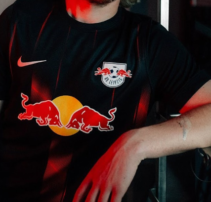 Černá revoluce RB Leipzig a jejich temná druhá dresová kolekce 2223