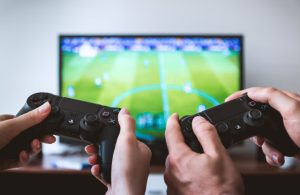FIFA vs. PES Kdo vládne světu virtuálního fotbalu a esports zábavy