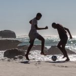 Plážové tréninky s Albionem: Jak fanoušci Brightonu posilují tělo i ducha