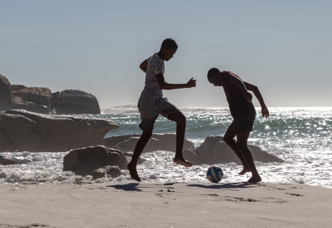 Plážové tréninky s Albionem Jak fanoušci Brightonu posilují tělo i ducha