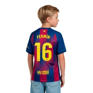 Zadní strana dětského dresu FC Barcelona s potiskem jména a čísla hráče.